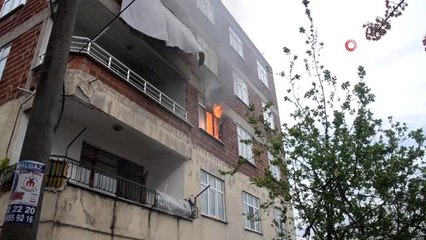 Mutfak tüpü patladı, aileyi komşuları kurtardı