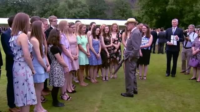 El duque de Edimburgo agradece en un comunicado la labor que desempeña el personal sanitario