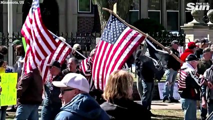 Descargar video: Thousands of Americans protest coronavirus lockdown as Donald Trump dubs them 'responsible people'