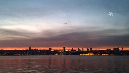 Gün batımı, Üsküdar sahilini kızıla boyadı