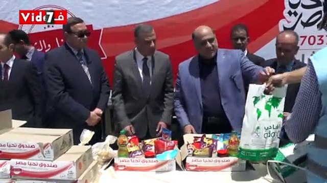 محافظ سوهاج يستقبل 4 آلاف كرتونة مواد غذائية توزع على أسر العمالة غير المنتظمة