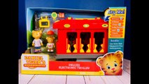 DELUXE ELECTRONIC TROLLEY Toy Opening Daniel Tigers Neighbourhood Unboxing-