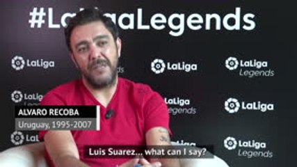 Video herunterladen: Luis Suarez received a pair of my boots as a kid - Recoba