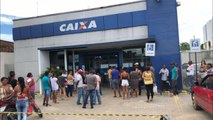 MULTIDÃO NA CAIXA DE PEDRAS DE FOGO E ITAMBÉ PARA RECEBER R$ 600