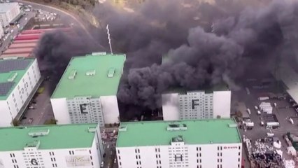 경기도 군포 복합물류센터 큰 불...대응 3단계 발령 / YTN