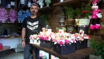 Sivas'ta, koronavirüs nedeniyle evde kalanlara çiçek sürprizi