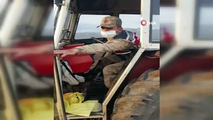 Yaşlı çiftçinin tarlasını jandarma sürdü