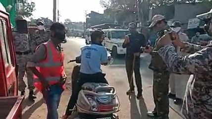 निगम की फेक टीशर्ट पहनकर घूमने वालों की पुलिस ने ली खबर, वायरल हुआ वीडियो