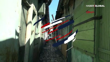 'Dünyanın en dar sokağı'nda sosyal mesafe korunuyor