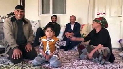 Kars'ın 'gülen adamı', tutamadığı kahkahasıyla çevresindekileri de güldürüyor: 'Acil servisteki hasta acısını unuttu, benimle gülmeye başladı'