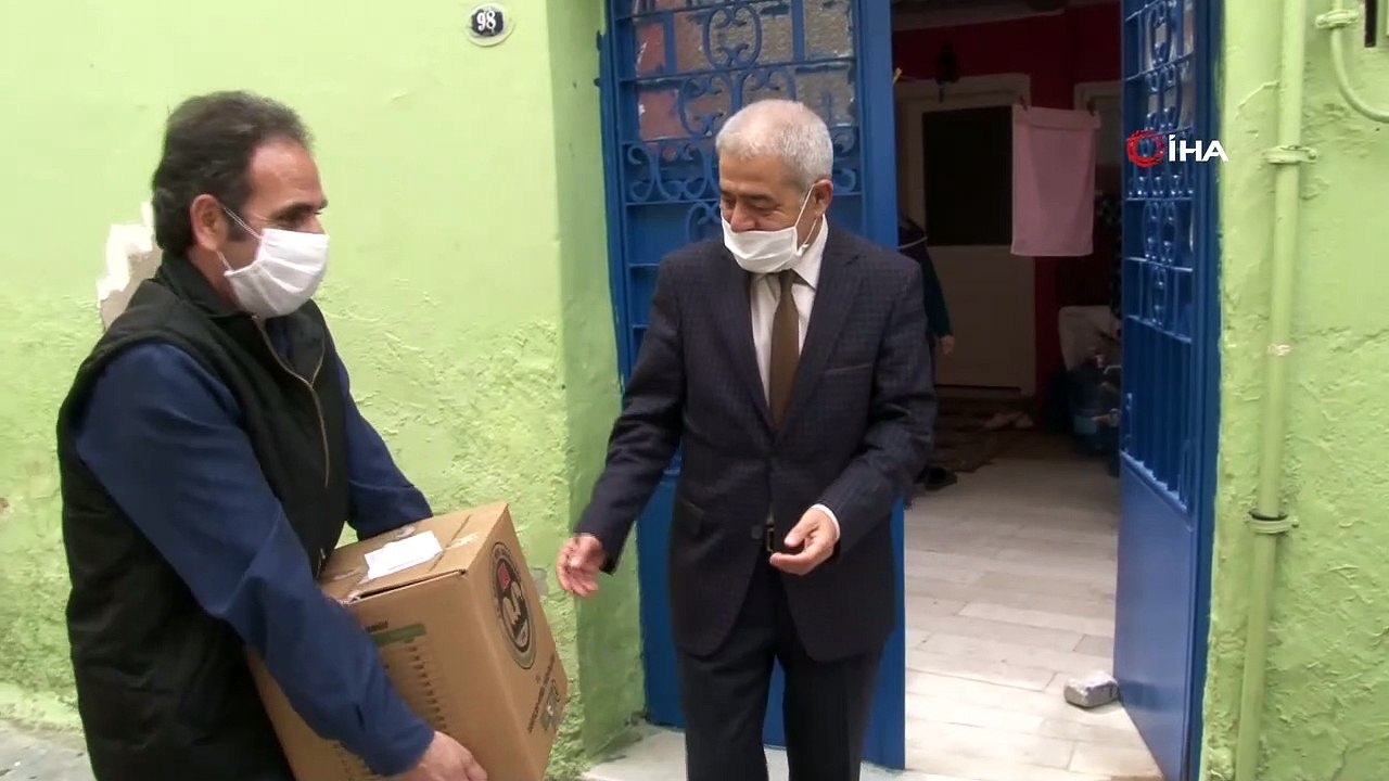 İzmir Vakıflar Bölge Müdürlüğü'nden 462 aileye kuru gıda yardımı