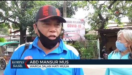 Bagikan Masker Warga Ikut Sosialisasikan PSBB