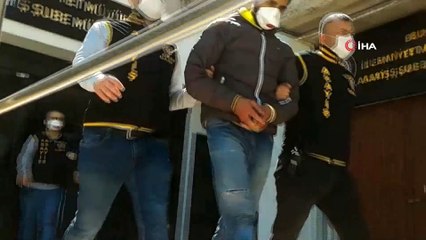 Bursa'da inanılmaz soygun tuzağı...Aynı apartta kaldığı arkadaşını silahla diğer arkadaşlarına gasp ettirdi