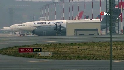 İngiliz hava kuvvetleri uçağı, sağlık ekipmanları için İstanbul’da