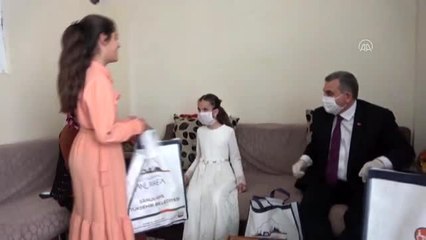 Belediye başkanı, görme engelli çocuğu sürpriziyle sevindirdi