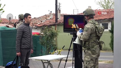 İzinden dönen ve usta birliklerine teslim olan askerler kışlaya böyle alınıyor