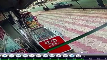 2. kattaki evin penceresinden düşen bebek yaralandı