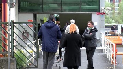 BAHÇELİEVLER'DE ALIŞVERİŞ KUYRUĞU SOKAĞA TAŞTI