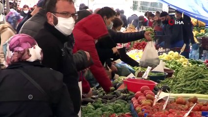 Esenyurt ve Avcılar'da Ramazan ayı öncesi vatandaşlar pazara akın etti