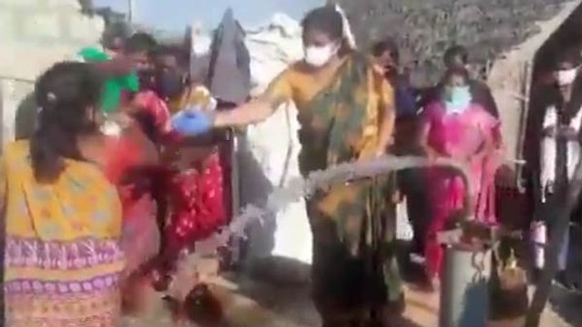 ஊருக்கு ஒரு நியாயம்.. இவருக்கு ஒரு நியாயம்.. சர்ச்சையில் சிக்கிய நடிகை ரோஜா எம்.எல்.ஏ.