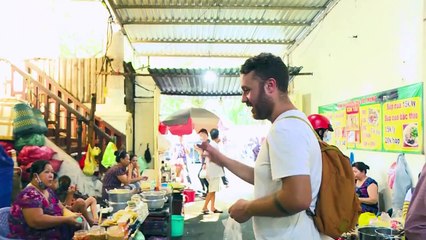 Saigon Street Food Vietnam 2020 - 4$ CHALLENGE What to eat at the 76 Hai Ba Trung - Saigon life