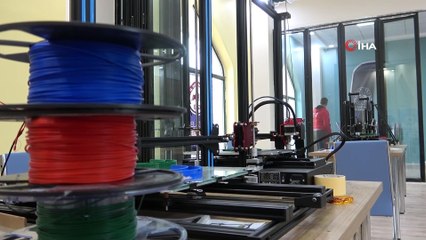 Gençler 'Biz Bize Yeteriz Türkiyem' kampanyasına destek için üretiyor