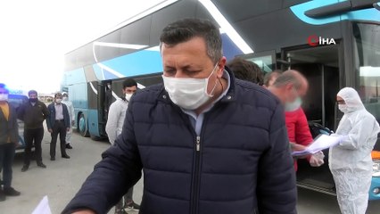 Seyahat belgesinin de sahtesini yaptılar...Sahte belgeyle bin 600 kilometre yolculuk