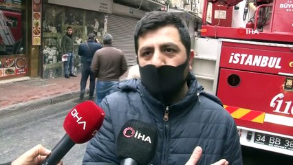 Fatih'te ahşap binada yangın