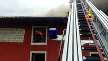 Sacile (PN) - Brucia il tetto di un'abitazione (21.04.20)