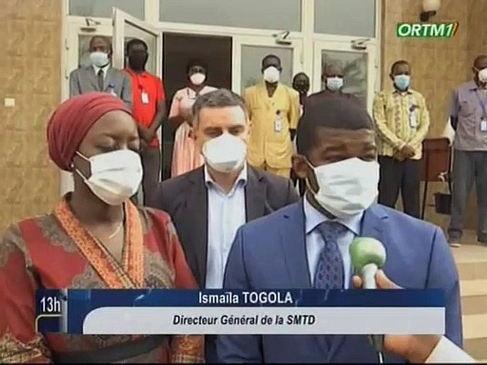 ORTM / La Ministre de l’Economie Numérique Kamissa Camara a visité les installations de la SMTD pour s’enquerir de l’etat d’avancement des travaux de la télévision numérique terrestre au Mali