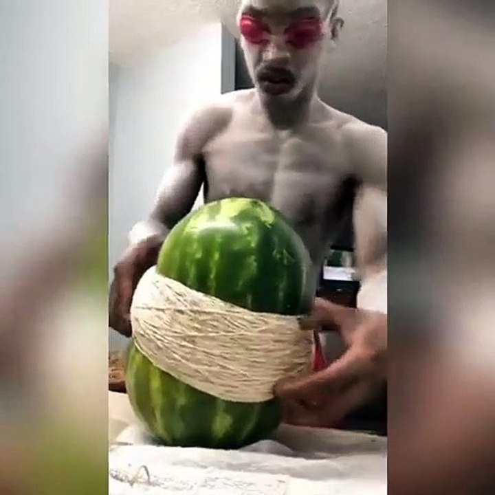 Combien faut-il d'élastiques pour exploser une pastèque ?