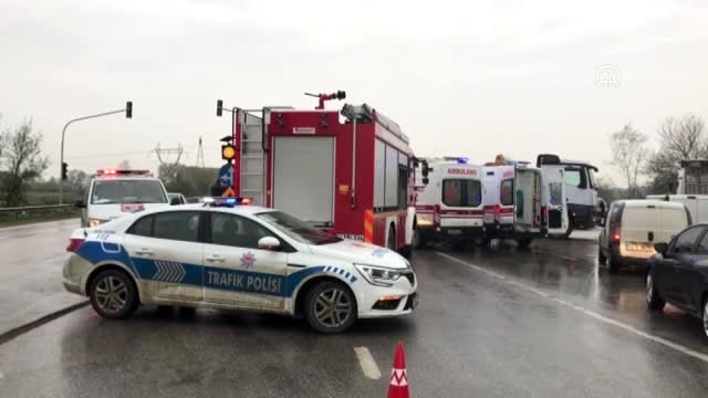 Kamyonla otomobil çarpıştı: 1 ölü, 3 yaralı