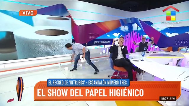 Intrusos | Escandalones: el show del papel higiénico con futbolistas y el ego de Sergio Lapegüe