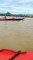 Quatro pessoas são resgatadas após barco virar em alto mar em Marataízes