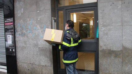 Correos distribuye 20.000 lotes de alimentos en Barcelona