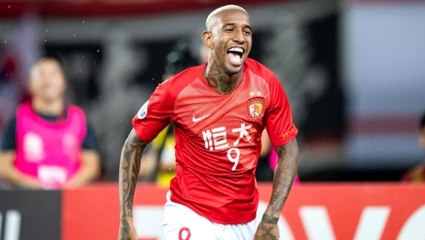 Talisca, sarıya boyattığı saçlarının şeklini değiştirdi