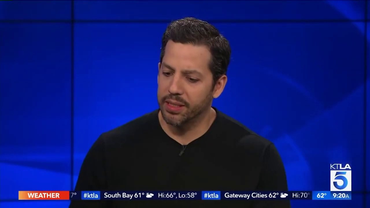 The Amazing Magician David Blaine magic illusion card trick