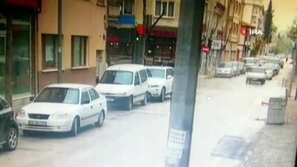 Hasta taşıyan ambulans otomobil ile böyle çarpıştı