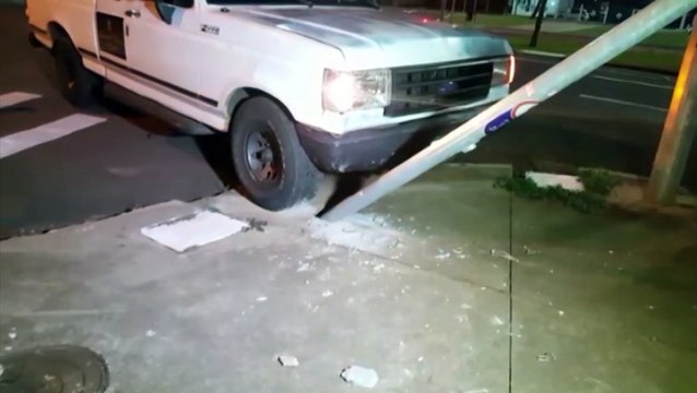 Batida de trânsito é registrada na Av. Tancredo Neves