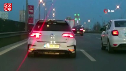 Tải video: E-5’te ilerleyen sürücü art arda makas attı, trafiği tehlikeye soktu