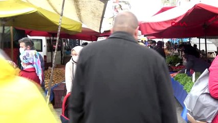 Trabzon'da yoğunluğun arttığı pazarlarda sosyal mesafe unutuldu