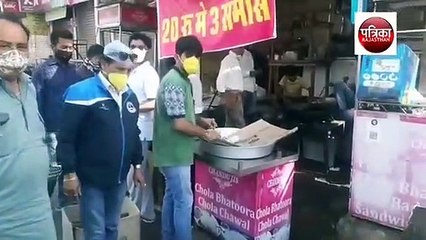 मदद को आगे आए लोग, खाने के पैकेट बनाकर कर रहे वितरित