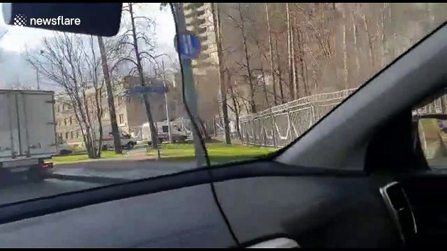 Footage shows ambulances 'queue to enter hospitals' in Moscow during COVID-19 pandemic