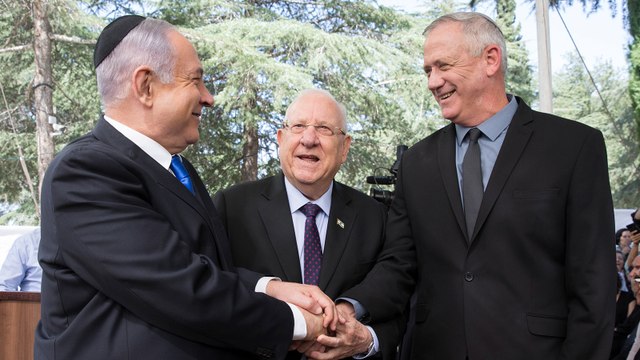 اتفاق بين نتنياهو وغانتس على تشكيل حكومة طوارئ.. وهذه أبرز بنوده