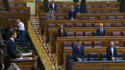 Download Video: El Congreso guarda un minuto de silencio por los fallecidos