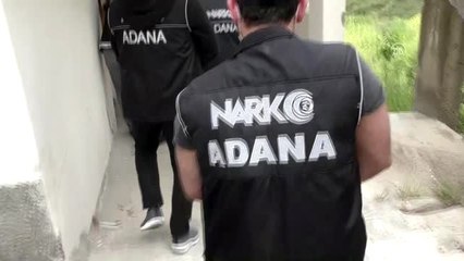 Evin odasını seraya çevirip Hint keneviri yetiştirmiş