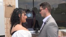En Californie, les mariages reprennent mais derrière une vitre