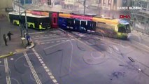 Sultangazi'de raydan çıkan tramvay otobüse çarptı