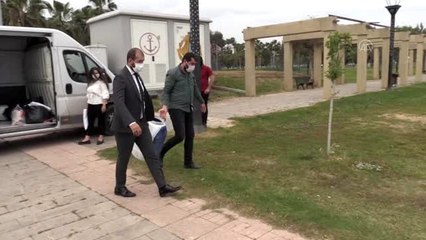 Mersin'de atık bidonlar sokak kedileri için "konforlu yuvaya" dönüştü