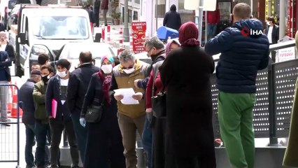 Sokağa çıkma kısıtlamasına saatler kalan metrelerce ‘seyahat izin’ sırası